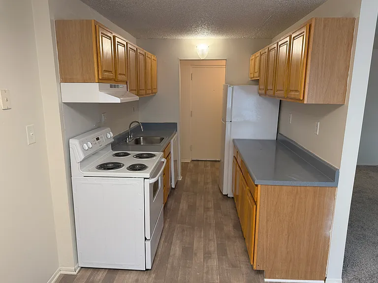 Westchester Towers Apartments — Photo 33
