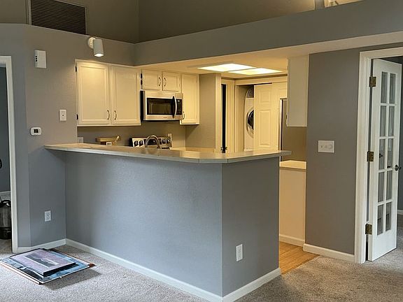 5th image of 6054 Gunbarrel Ave APT D
