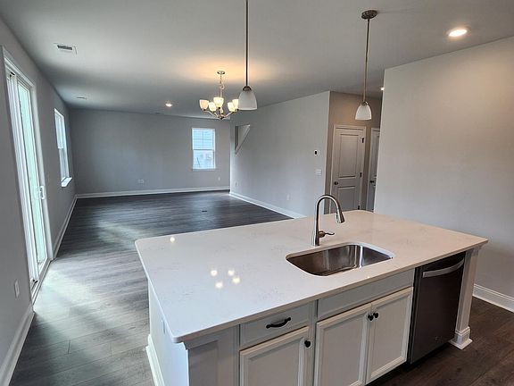 5th image of 4044 Dewberry Ln