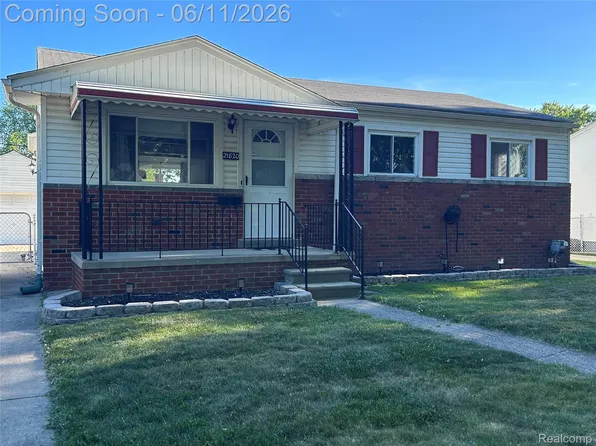 21820 Downing St, Saint Clair Shores, MI 48080