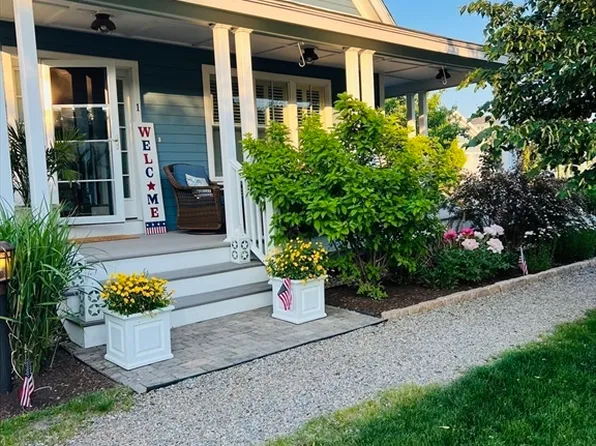 1 Sparrow Grn, Weymouth, MA 02190