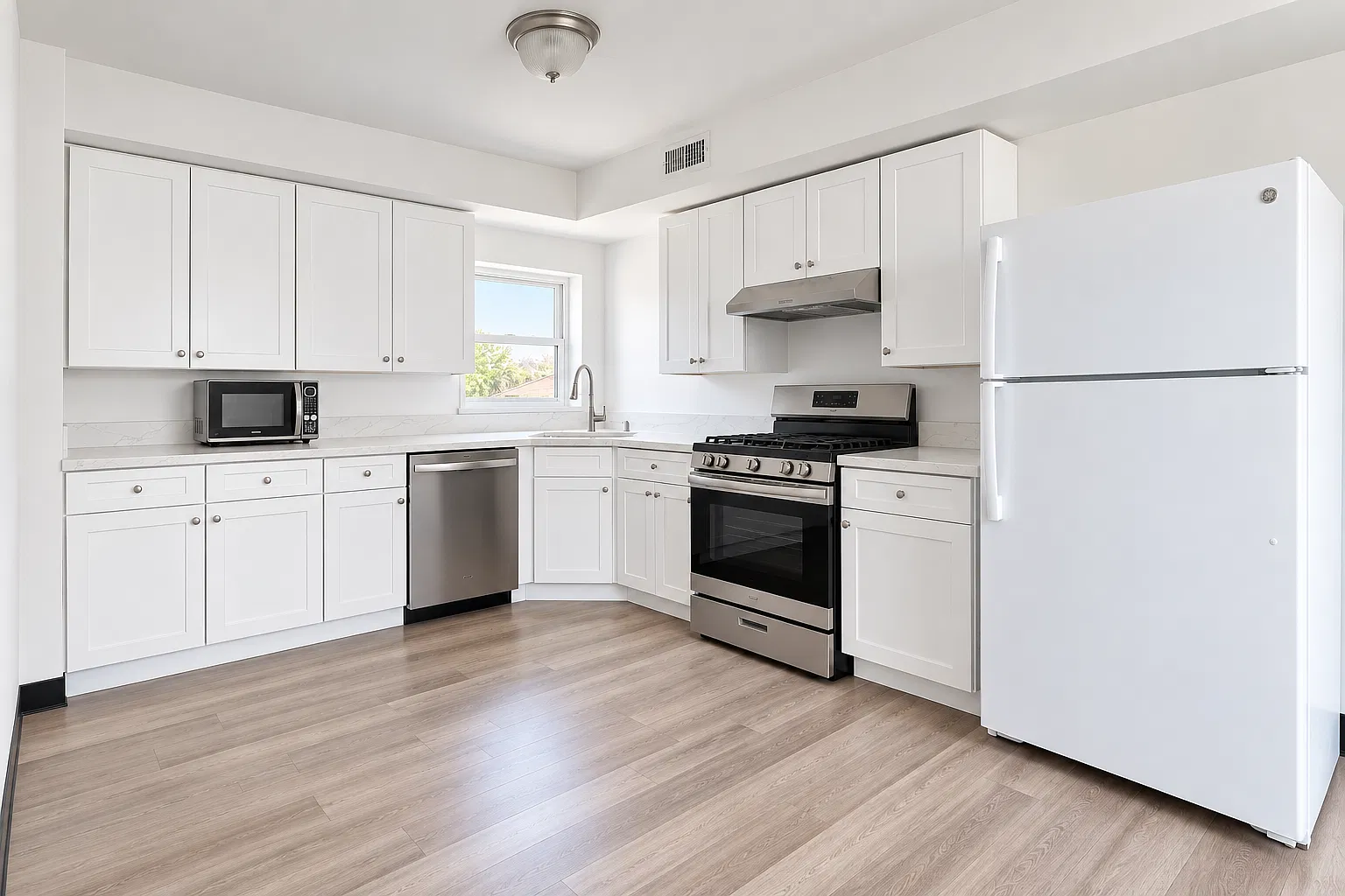 3 bed, $1,415 — Photo 1