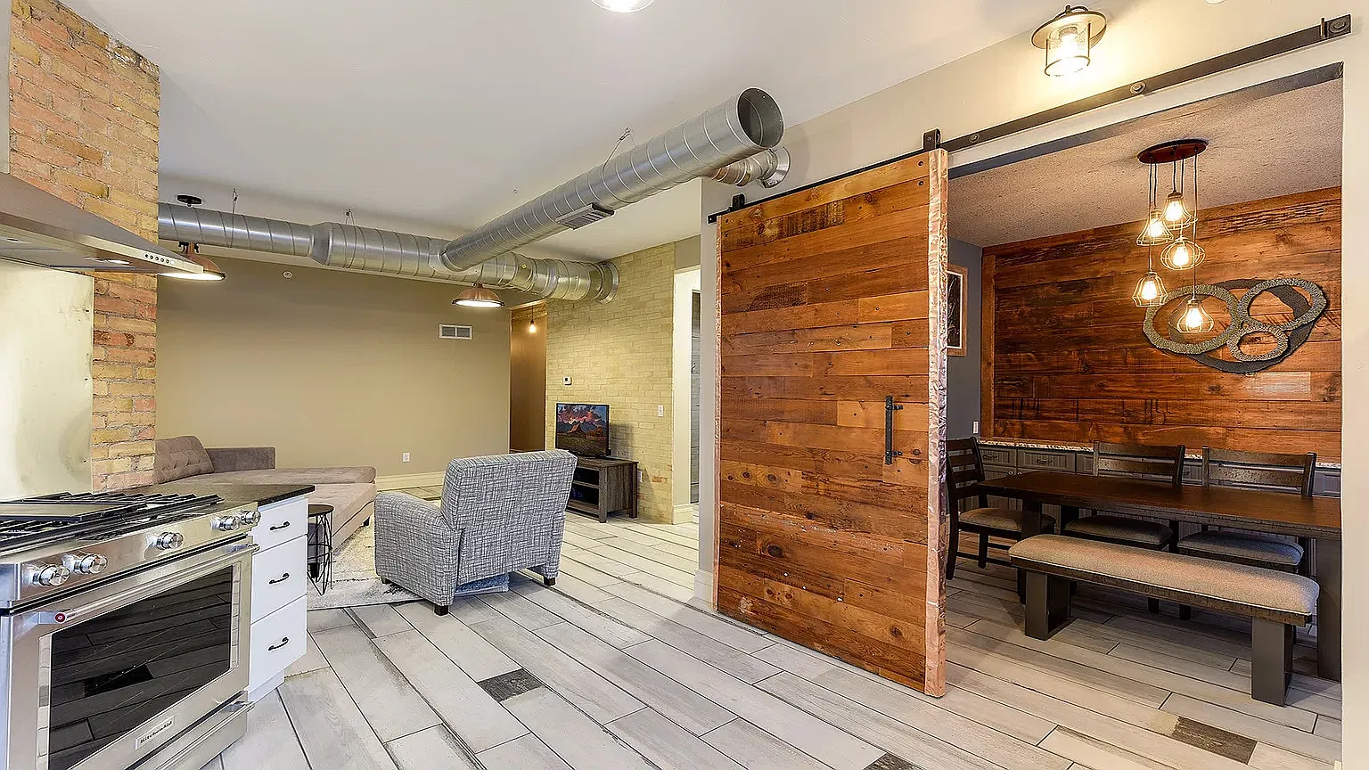 3 bed, $2,100 — Photo 4