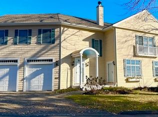 10 Valley Rd, Nahant, MA 01908