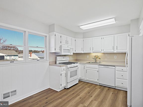 2nd image of 104 Condon Ave