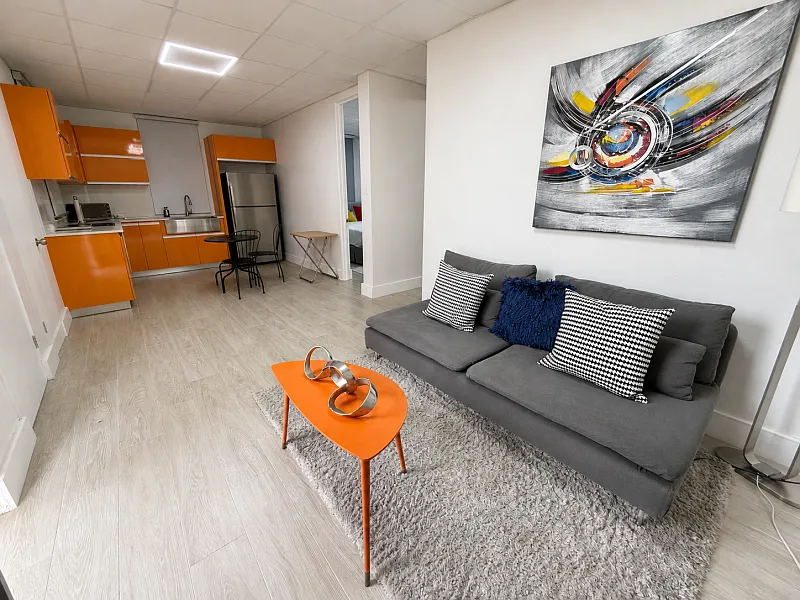 2 bed, 1.0 bath, 863 sqft, $1,300 — Photo 2