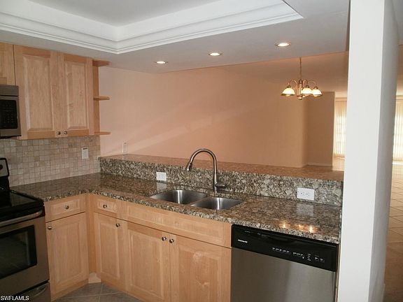 2nd image of 118 Palm Dr APT 11