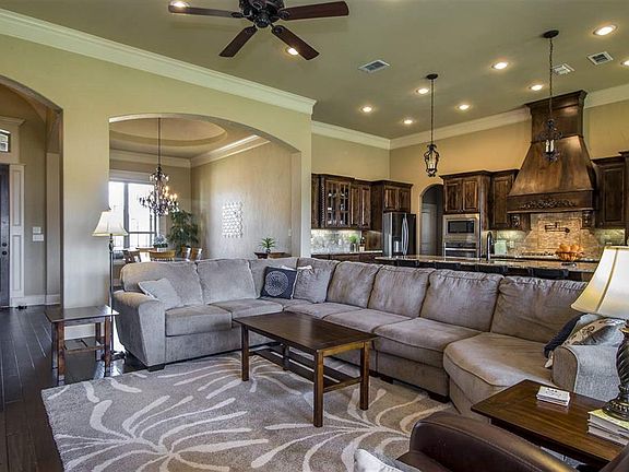 5th image of 107 New Braunfels Ln