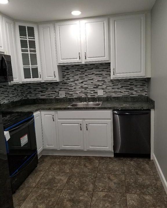 2nd image of 456 Yarmouth Ln