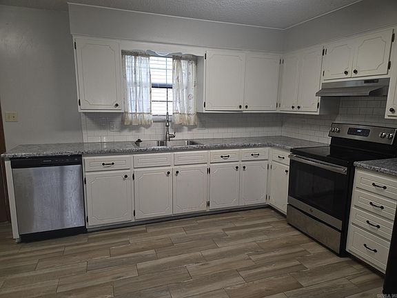 3rd image of 25 Robbye Ln
