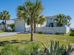124 Reserve Ln, Rockport, TX 78382