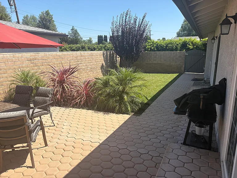 9922 Vanalden Ave — Photo 4