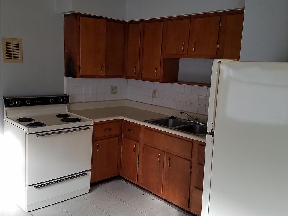 2nd image of 137 Holston Ct APT 2