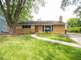 528 W Ridge Ct, Arlington Heights, IL 60004