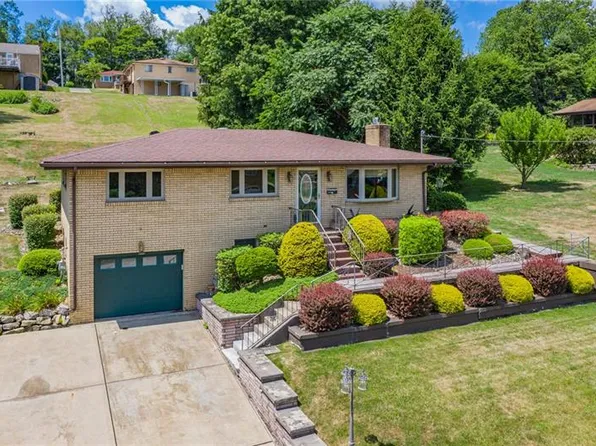 Marven Dr, Irwin, PA 15642