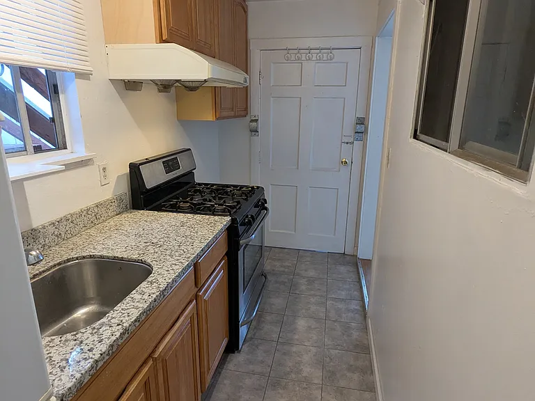 1509 8th Ave — Photo 3