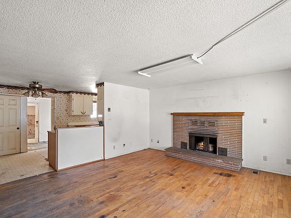 2nd image of 130 Sharon Dr