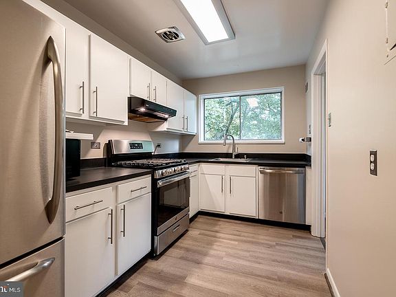 3rd image of 10600 Kenilworth Ave APT 201
