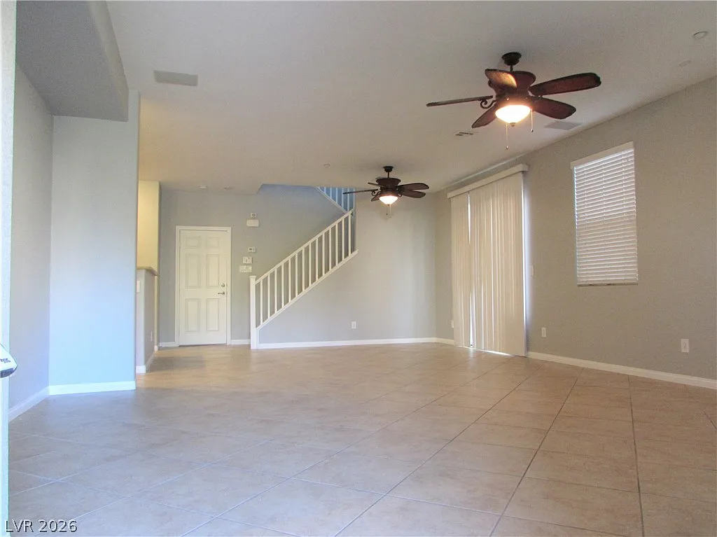 3 bed, 2.5 bath, 1800 sqft, $2,240 — Photo 2