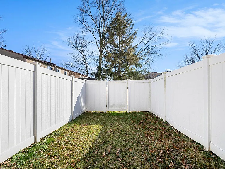 2280 Suzann Dr — Photo 27