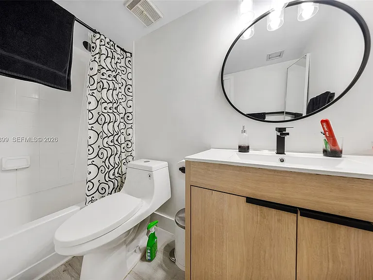 7601 E Treasure Dr #923 — Photo 29