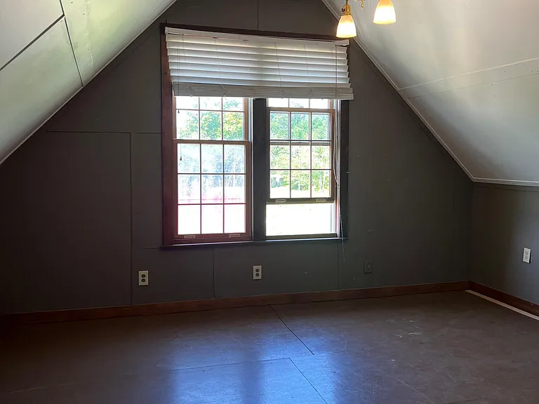 Bonus room off MBR