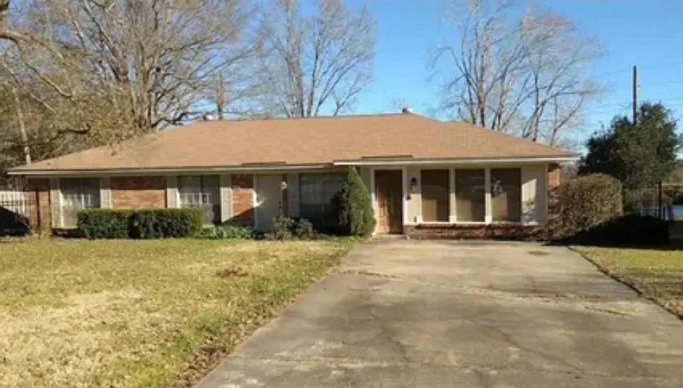 1st image of 38 Fair Oaks Cir