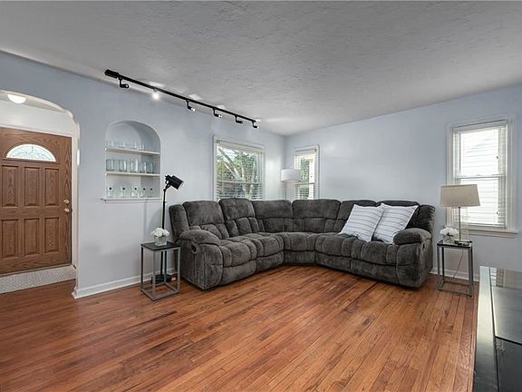 5th image of 14104 Elsetta Ave