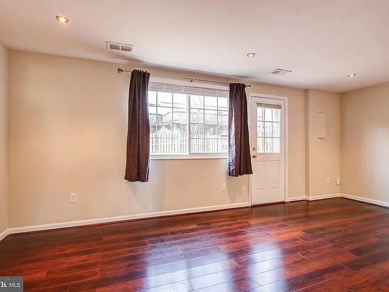6324 Lightburn Ct — Photo 12
