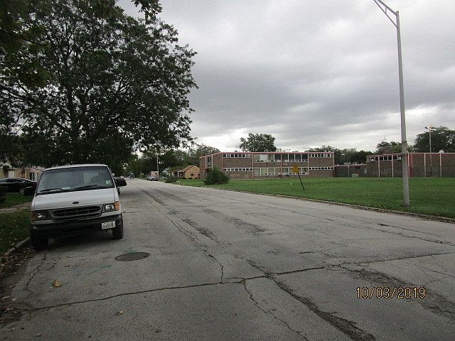 2nd image of 195 W 155th St