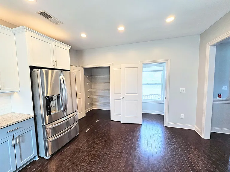 821 Westmoreland Cir NW — Photo 8