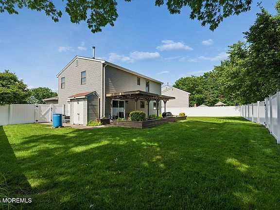4th image of 21 Deer Run Drive S