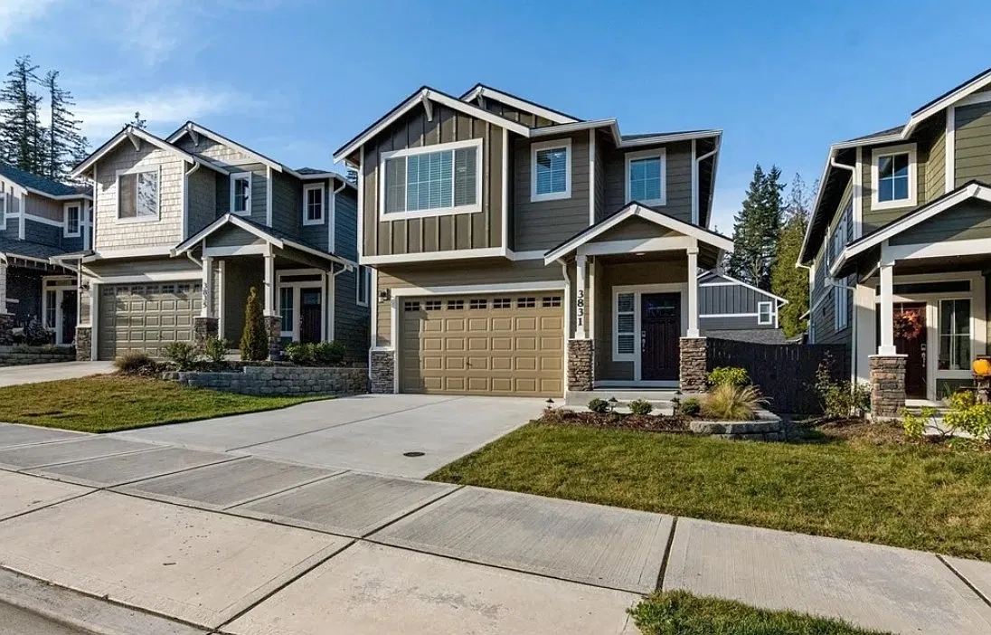 3 bed, 2.5 bath, 2023 sqft, $2,850 — Photo 1