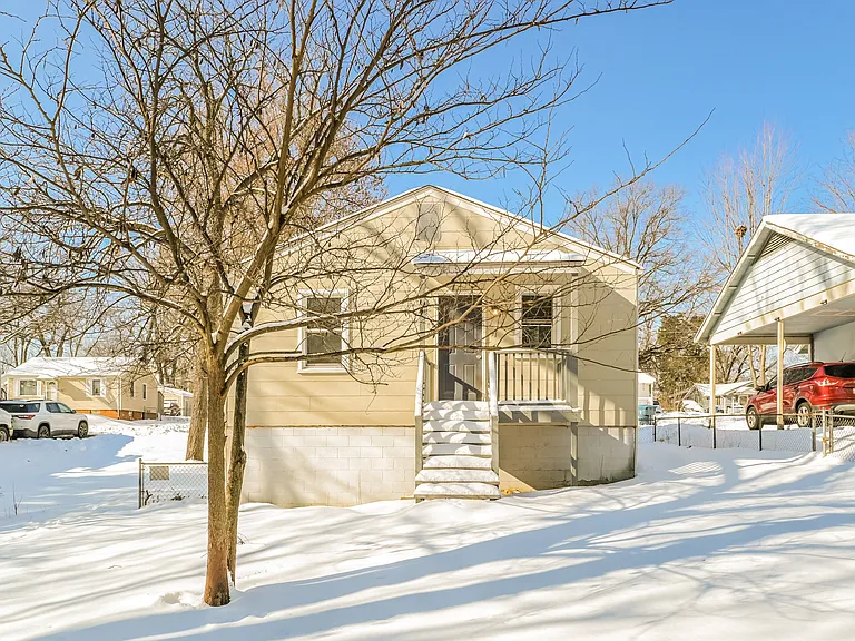 2214 Huntington Ave — Photo 15