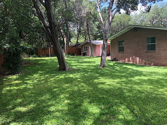 3rd image of 957 Rosemary Dr