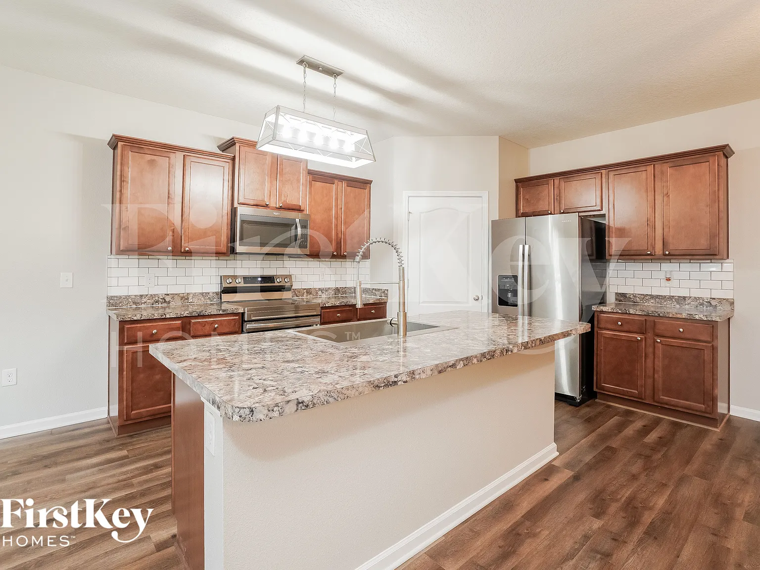 5 bed, 3.0 bath, 2556 sqft, $2,220 — Photo 3