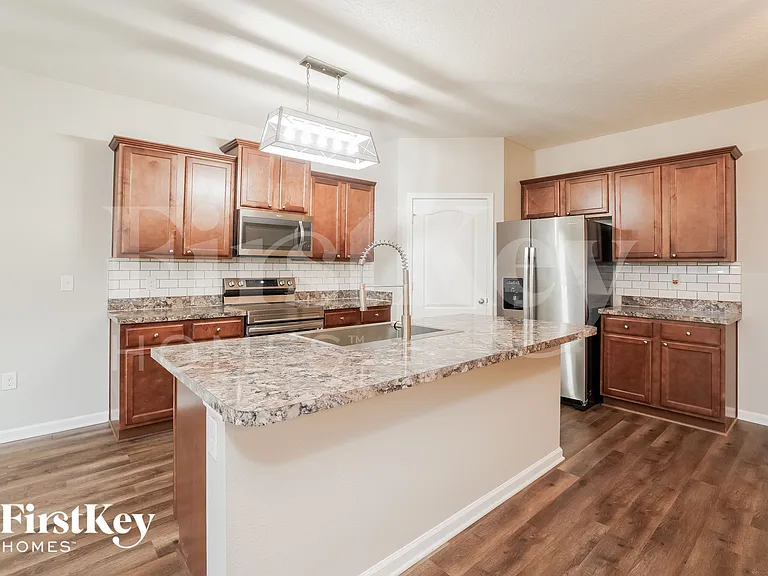 3526 Summit Oaks Dr — Photo 3