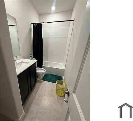 2140 Katharine St — Photo 10
