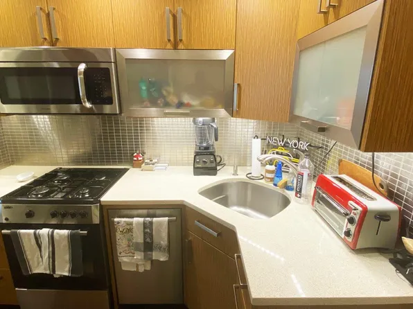 347 West 57th Street image 8 of 29