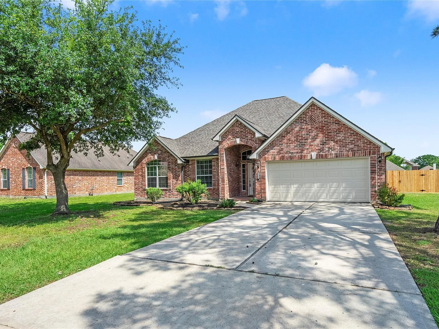 3 bed, 2.0 bath, 1914 sqft, $2,500 — Photo 2