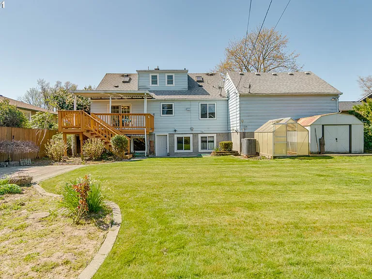 1335 Windsor Dr — Photo 4
