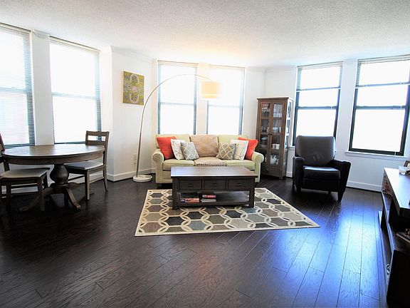 2nd image of 1201 N Garfield St APT 613