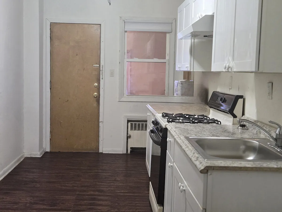 Building Photo - 528 Valley Brook Ave #2