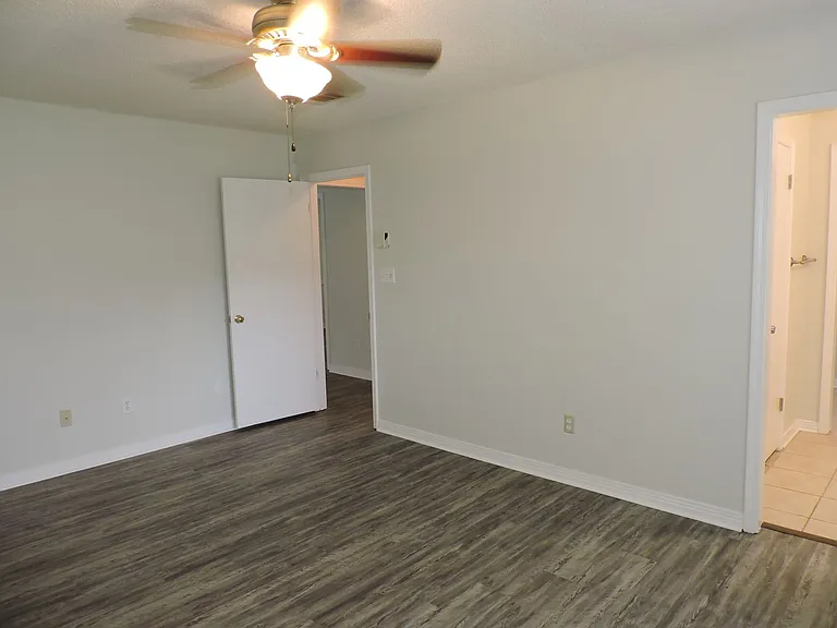 2780 Honeywood Dr — Photo 14