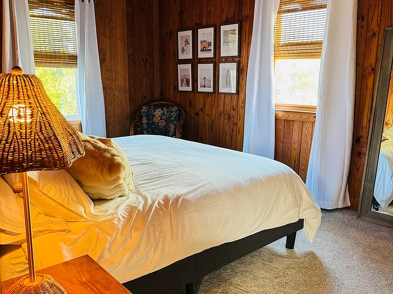3624 W Beach Dr — Photo 8