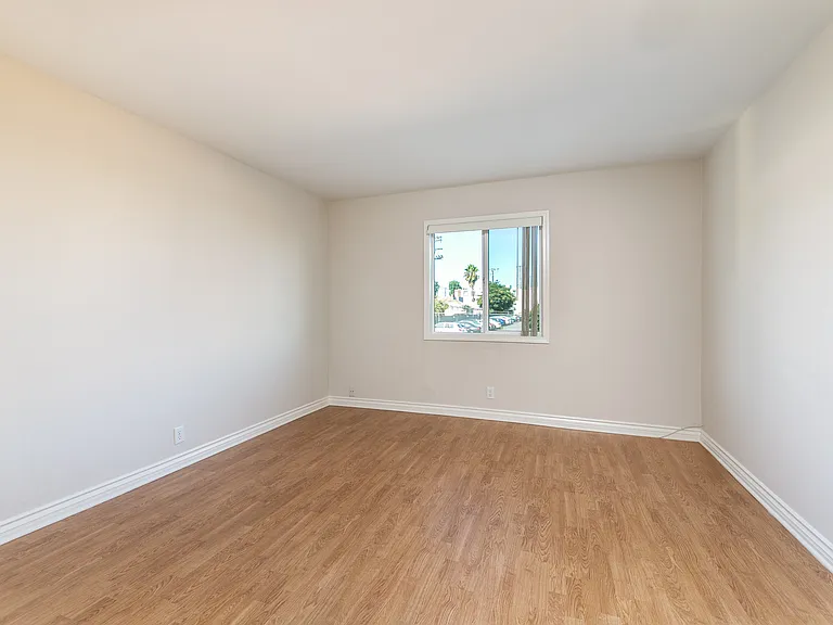 5161 Riverton Ave #104 — Photo 12