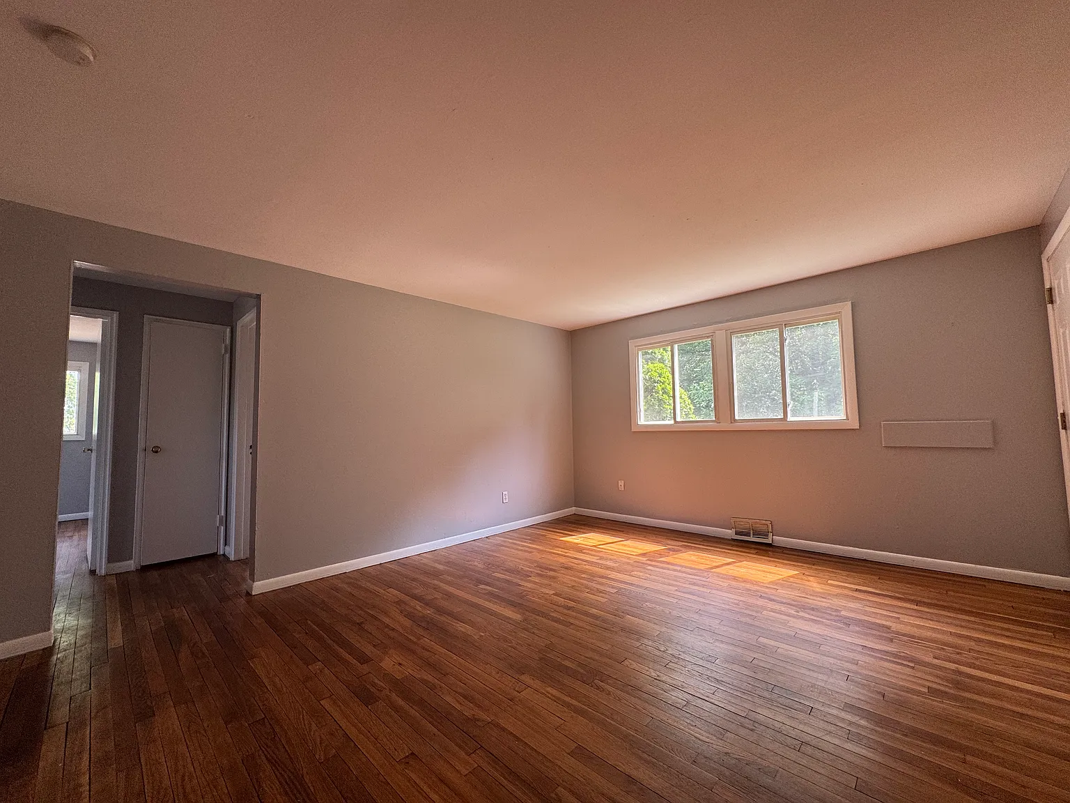 2 bed, 900 sqft, $1,595 — Photo 1