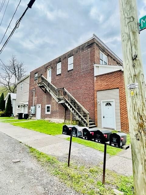 1st image of 106 Main St #1