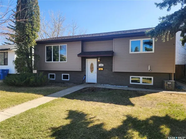 1330 8th STREET, Estevan, SK S4A 1H6