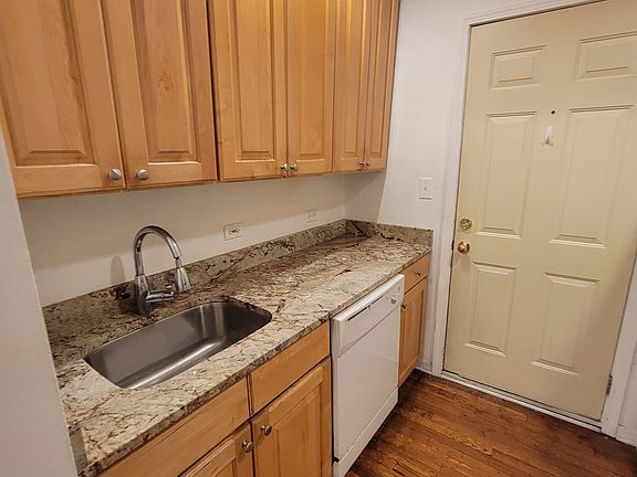 4th image of 677 W Wrightwood Ave APT 1N